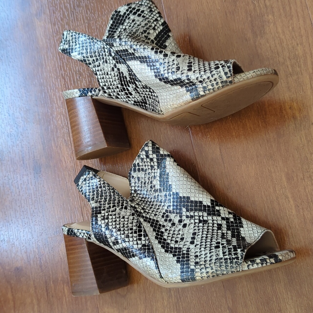 Comfort sling back Peep Toe Snake Print heels 7.5w - Picture 2 of 5